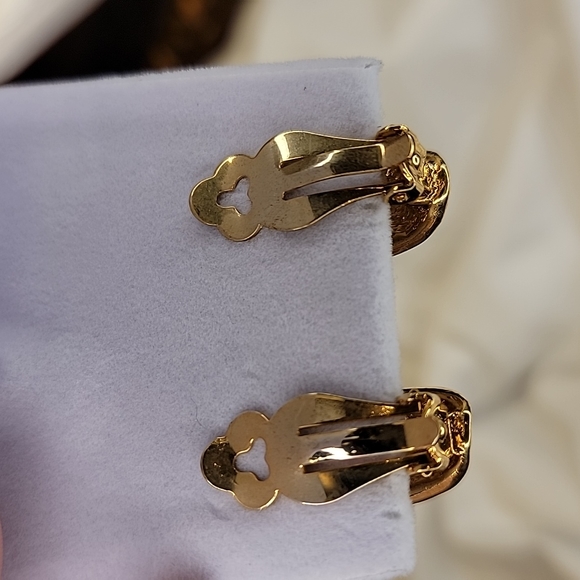 Vintage Milk White Enamel Half Hoop Gold Tone CLIP-ON Earrings Costume Jewelry - Picture 7 of 11